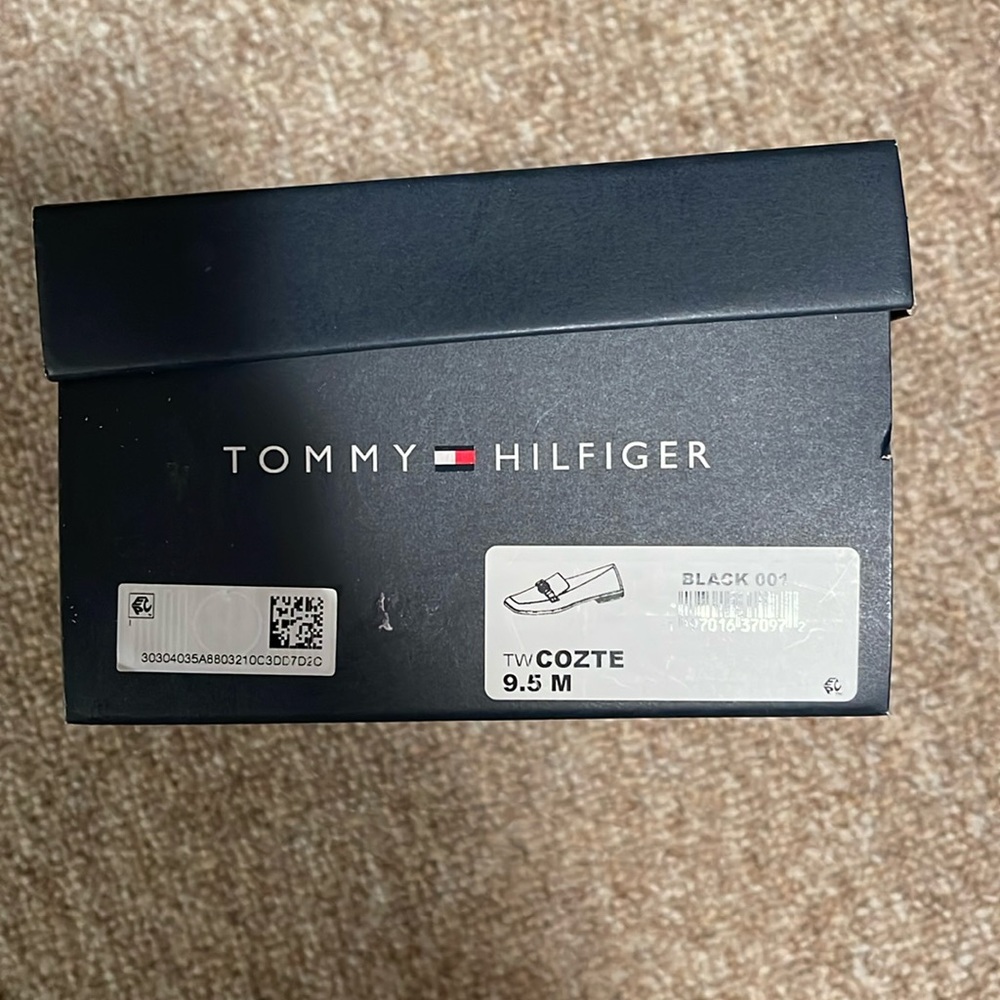 Tommy Hilfiger women’s loafer. 9.5 black Cozte.